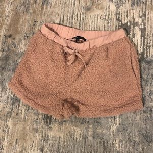 Cute and cozy dusty pink fuzzy shorts size M NWT